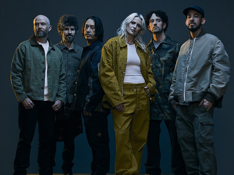 Integrantes do Linkin Park posam para foto promocional antes da turnê de 2025.